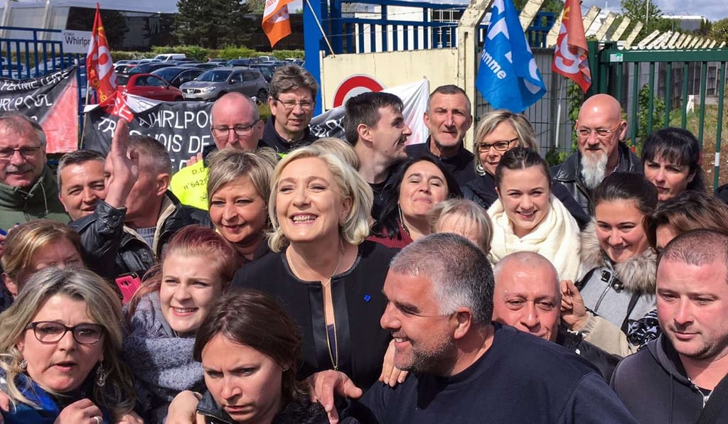 French presidential candidate Marine Le Pen (C) smiles with people in front of the Whirlpool factory in Amiens, northern France, on Wednesday. Photo: AFP French presidential candidate Marine Le Pen (C) smiles with people in front of the Whirlpool factory in Amiens, northern France, on Wednesday. Photo: AFP