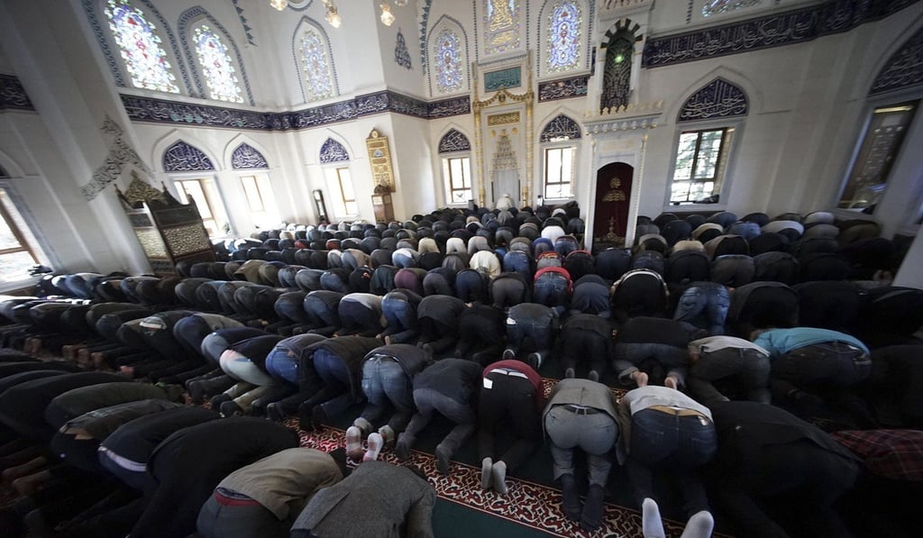 Muslims living in Japan offer Friday prayers at Tokyo Camii, the largest mosque in Japan. Photo: AP
