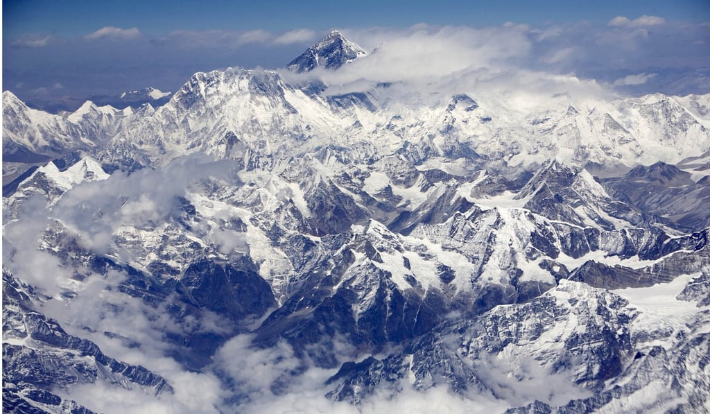 An aerial view of Mount Everest, on the border between Nepal and Tibet, in 2008. The belt and road countries are home to some of the world’s most vulnerable ecosystems and most precious carbon sink. Photo: Bloomberg