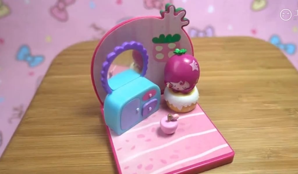 Ms Strawberry as displayed by host Aimolier on Youku.