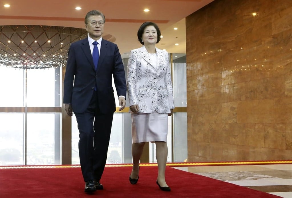Moon Jae-in and his wife Kim Jeong-suk arrive for the presidential inauguration ceremony. Photo: EPA