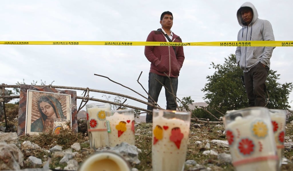 Inhabitants view the place of an explosion at a fireworks warehouse in the municipality of Chilchotla, Puebla, a state in central Mexico. Photo: EPA
