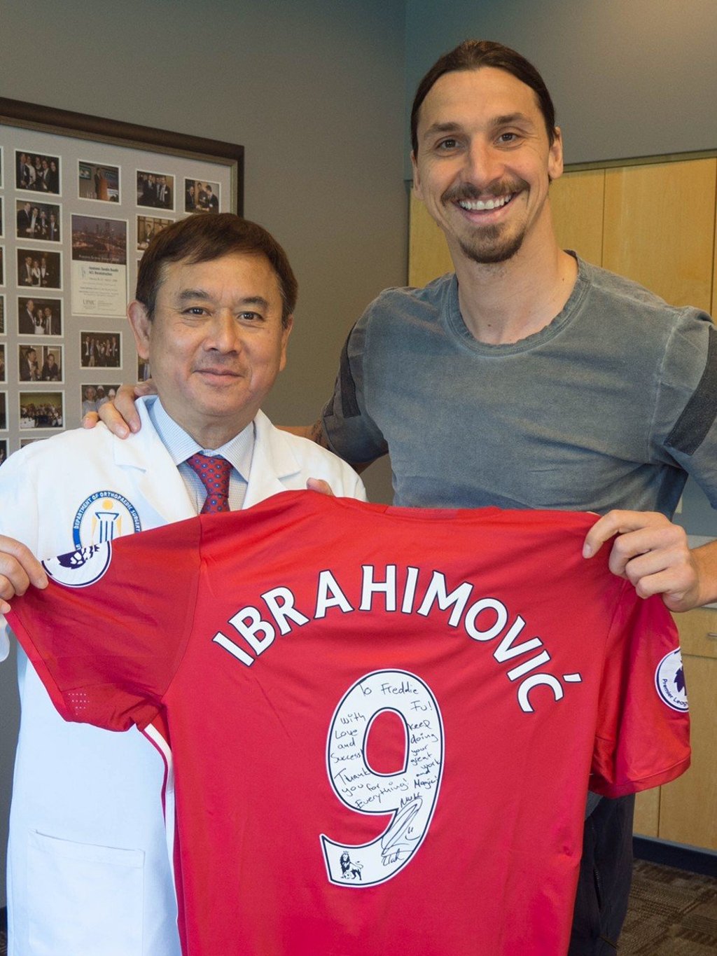 Freddie Fu with Zlatan Ibrahimovic in April 2017 after the Hong Kong surgeon's successful operation on the Manchester United star's knee. Photo: Freddie Fu