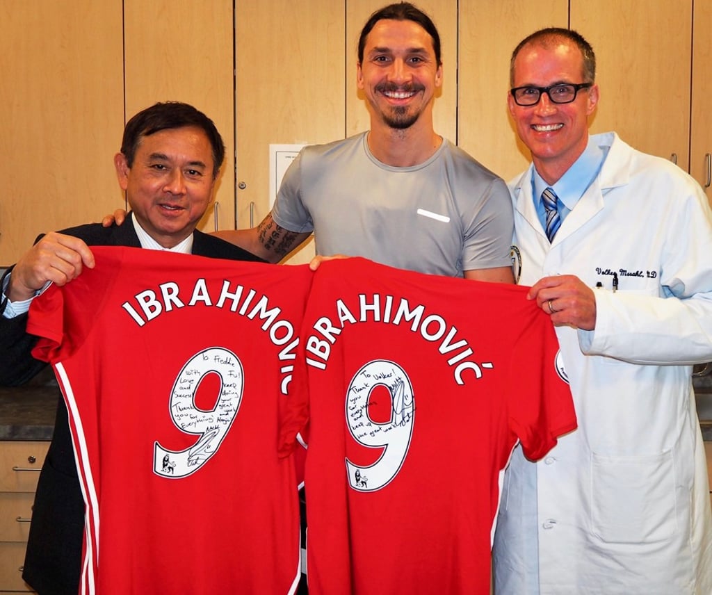 Fu and colleague Volker Musahl with Zlatan Ibrahimovic. Photo: Freddie Fu Fu and colleague Volker Musahl with Zlatan Ibrahimovic. Photo: Freddie Fu