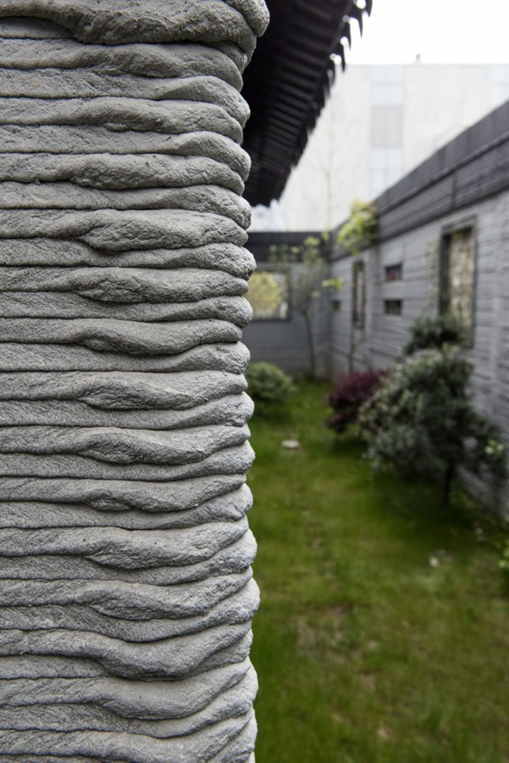 The layers are visible in WinSun’s early 3D-printed homes.