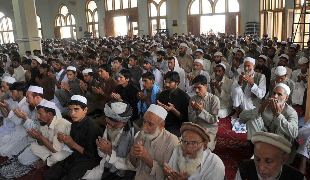 Afghan muslims pray as they celebrate Eid al-Fitr and the end of the fasting month of Ramadan in Jalalabad on July 28, 2014. Photo: AFP