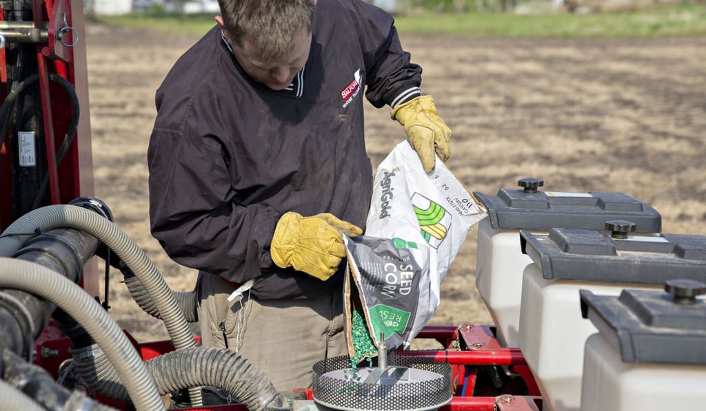 A farmer loads AgReliant Genetics LLC AgriGold brand corn seeds into a planter machine on a field in Princeton, Illinois. The US-China trade deal will expand the sale of GMO seeds developed by US biotech companies. Photo: Bloomberg A farmer loads AgReliant Genetics LLC AgriGold brand corn seeds into a planter machine on a field in Princeton, Illinois. The US-China trade deal will expand the sale of GMO seeds developed by US biotech companies. Photo: Bloomberg