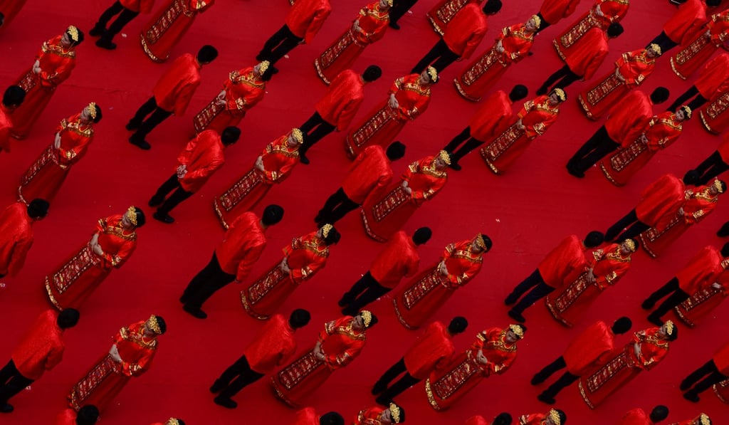 Newly-wed couples attend a group ceremony in traditional Han dynasty style in Ganzhou, Jiangxi province, over the weekend. Photo: Reuters