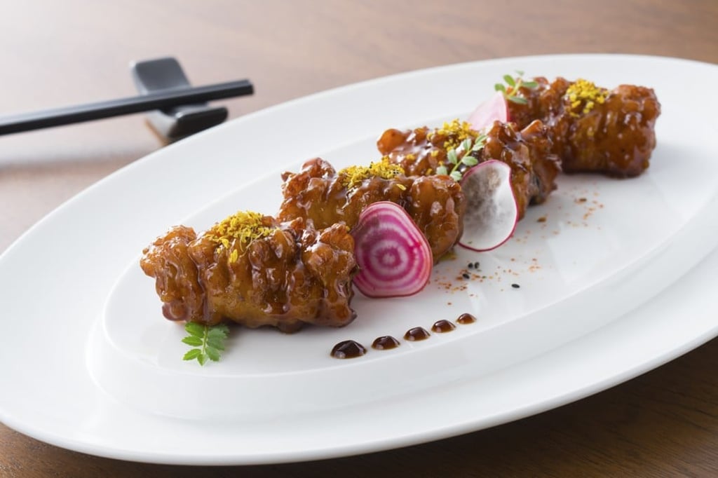 Grilled eel tossed with osmanthus honey sauce.