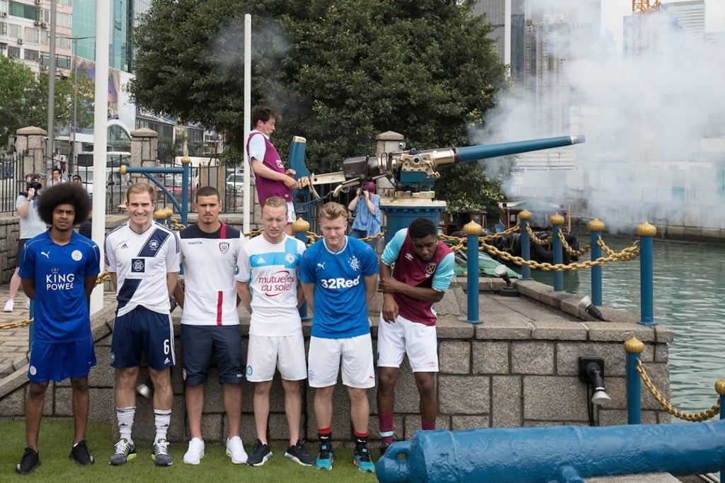 The firing of the Noonday Gun has become the traditional launch of the tournament.