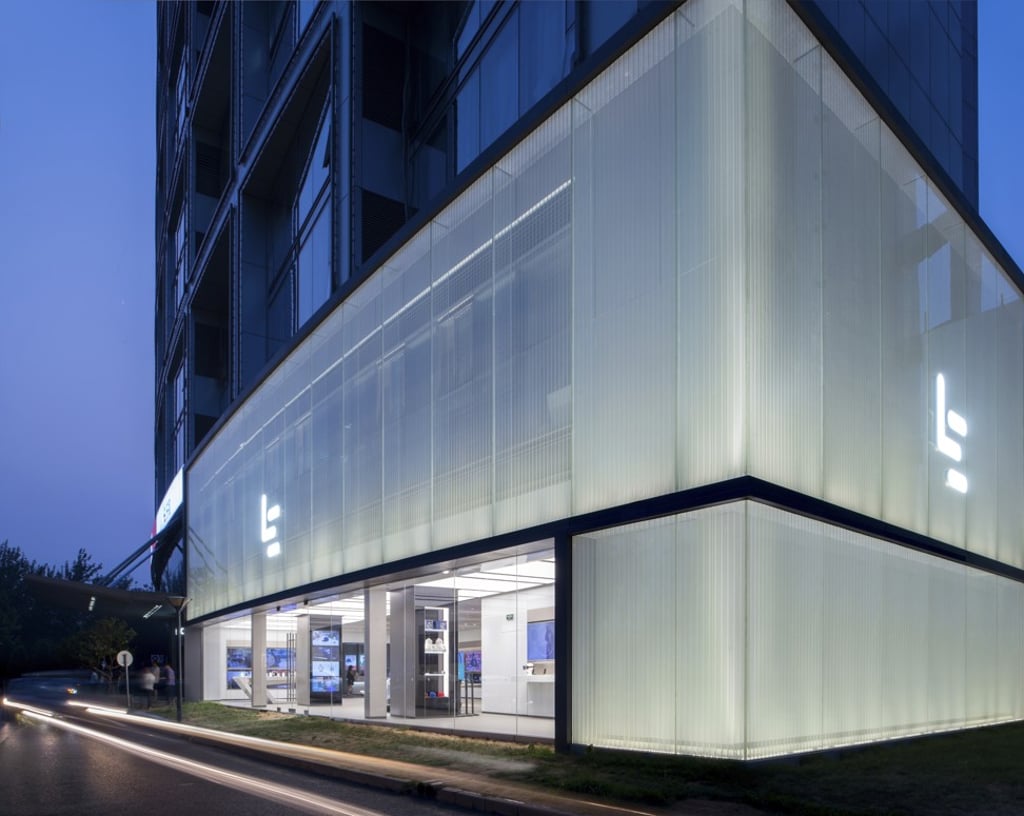 LeEco’s “experience showroom”, in Beijing, designed by CallisonRTKL.