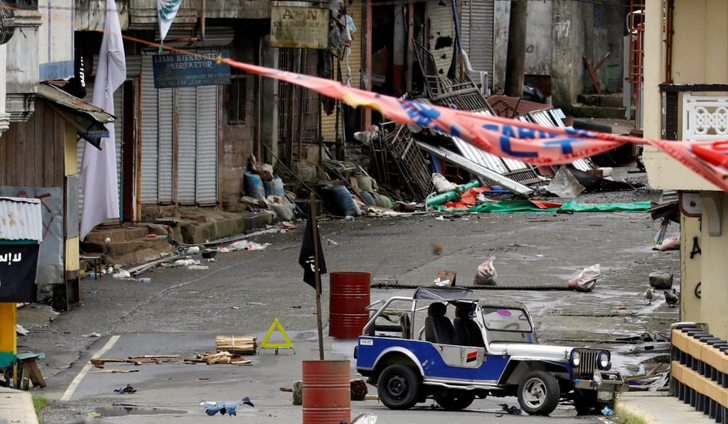An ISIS flag stands in a desolate street in Marawi. Photo: Reuters