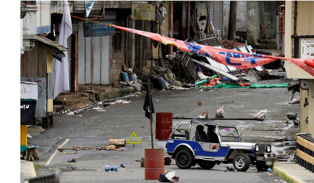 An ISIS flag stands in a desolate street in Marawi. Photo: Reuters