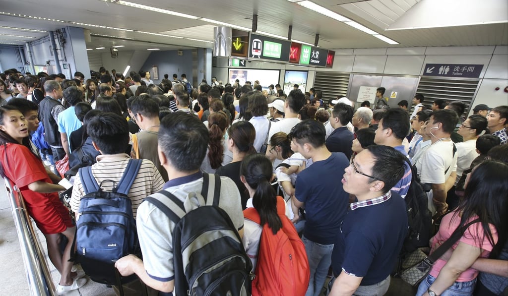 MTR passengers left stranded at Kowloon Tong station after the outage. Photo: David Wong