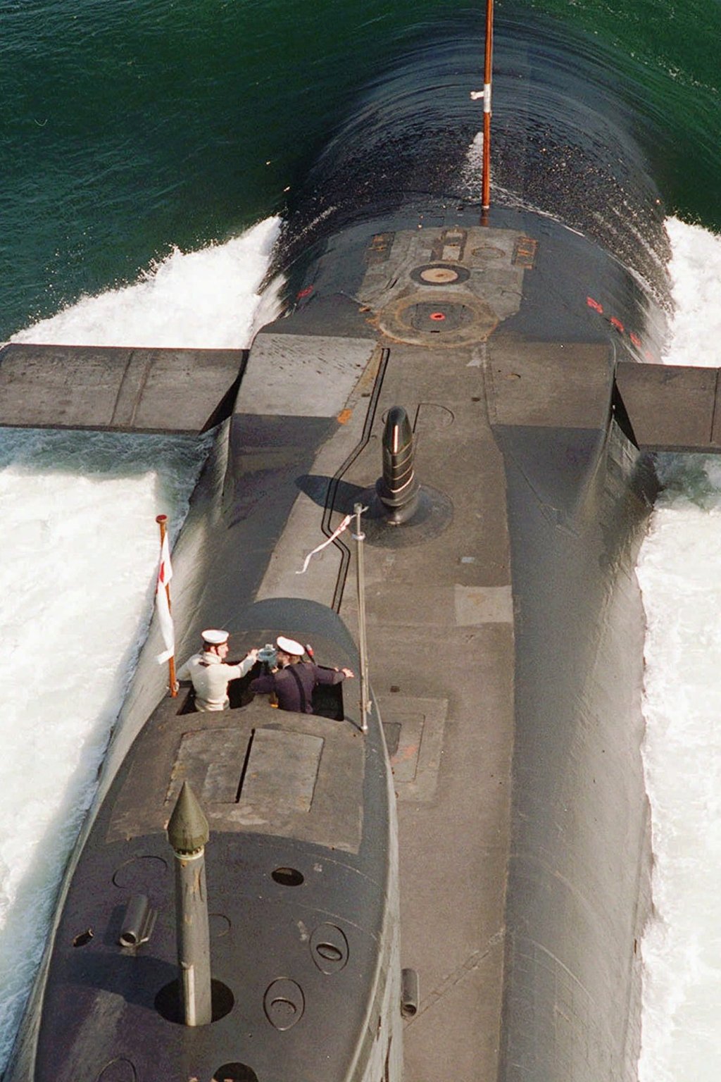 The Royal Navy submarine HMS Repulse ploughs through the waters of the River Clyde enroute to the Coulport Nuclear Armaments Depot in Scotland in this 1996 file photo. Photo: AP