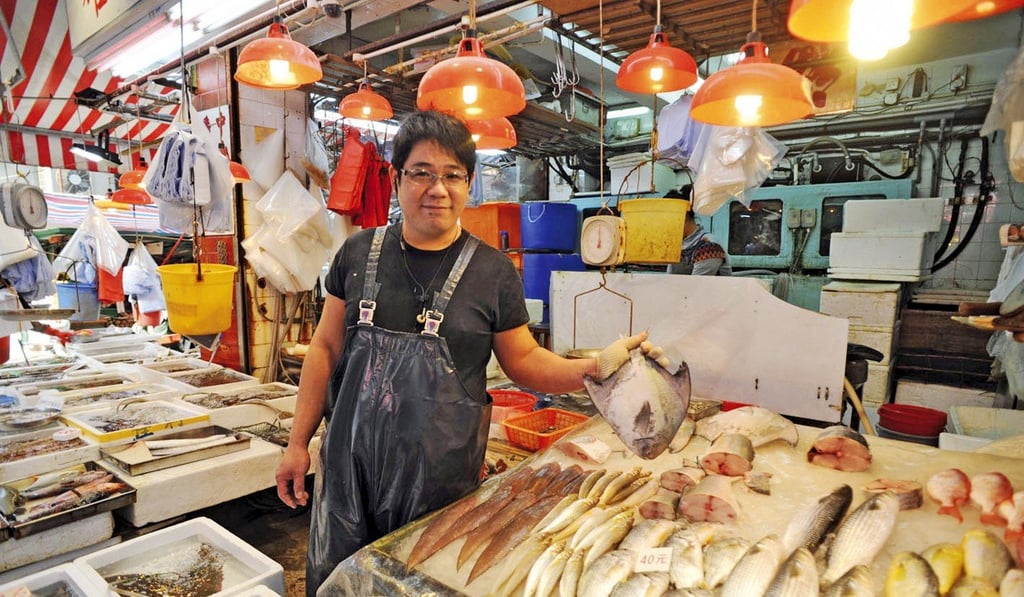 A fishmonger at Bowrington Road Market. Photo: Pete Seaward/Lonely Planet Images.