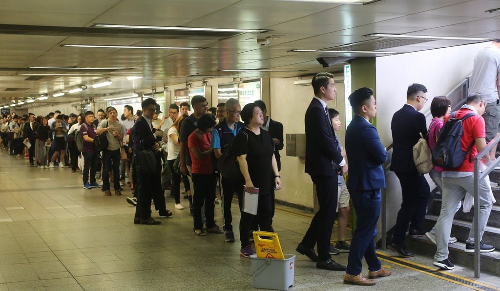 The line of zealous buyers for Ocean Pride went all the way from the sales office in Fortune Metropolis down to the Hung Hom railway station footbridge. Photo: Edward Wong