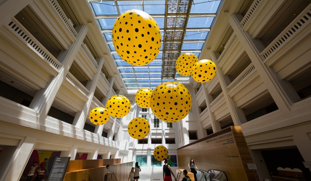 放送大学 割引 Kusama Yayoi mounts gallery Singapore retrospective a on 立体・オブジェ