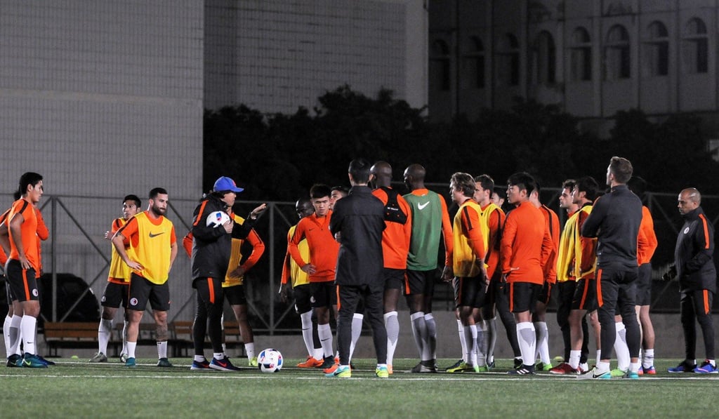 Coach Kim Pan-gon talks to his charges. Photo: Handout