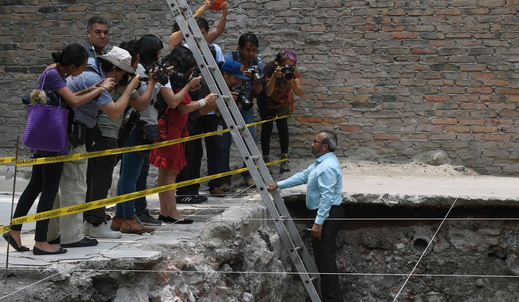Mexican archaeologist Raul Barerra (right) gives an explanation during a tour by the archaeological site of the ancient Aztec temple of Ehecatl-Quetzalcoatl and ritual sporting court recently discovered in downtown Mexico City. Photo: AFP Mexican archaeologist Raul Barerra (right) gives an explanation during a tour by the archaeological site of the ancient Aztec temple of Ehecatl-Quetzalcoatl and ritual sporting court recently discovered in downtown Mexico City. Photo: AFP