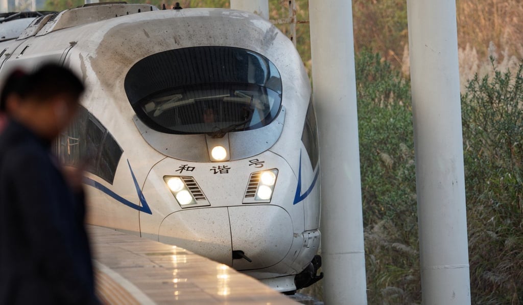 The high-speed train gets you to Shaoguan quickly. The high-speed train gets you to Shaoguan quickly.