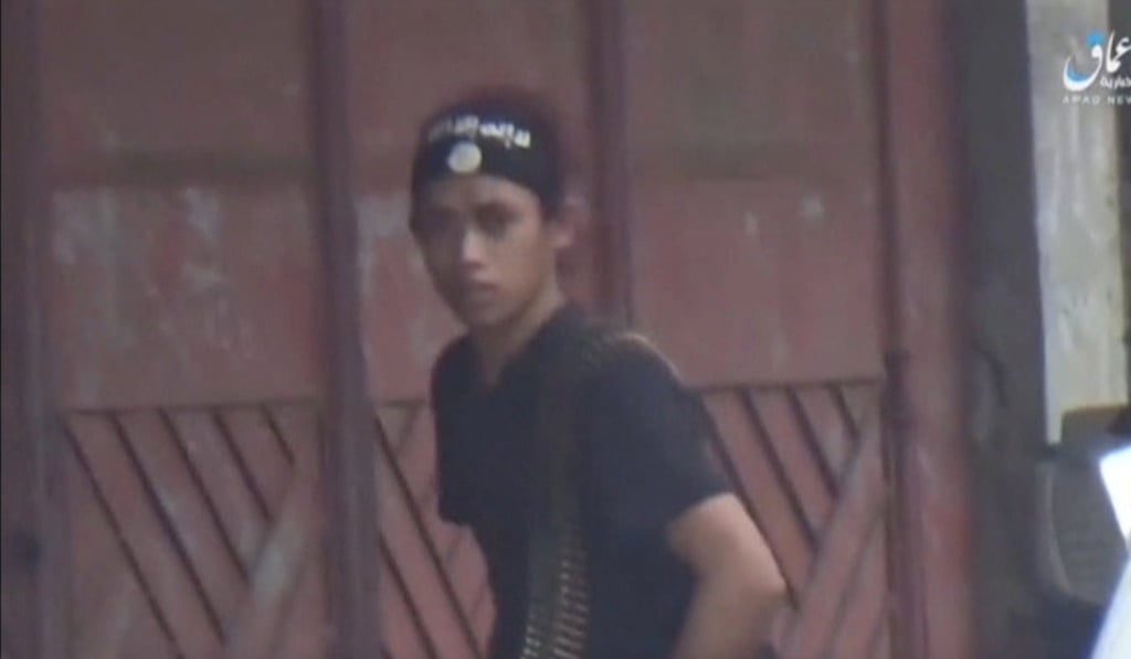 A still image taken from a video posted to a social media website by the Islamic State-affiliated Amaq News Agency shows a militant wearing a black headband in Marawi City. Photo: Reuters