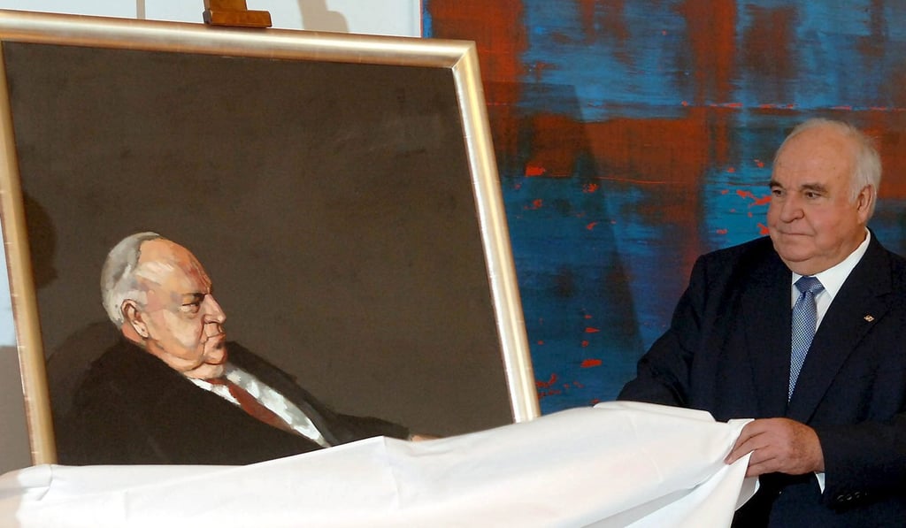Former German Chancellor Helmut Kohl (R) unveils a portrait of himself in the House of Representatives in Berlin. Kohl passed away at age 87. Photo: EPA