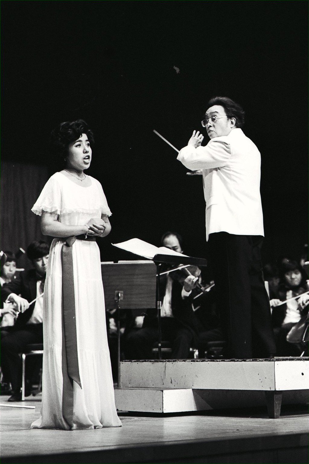 Lim Kek-tjiang conducts the Hong Kong Symphony Orchestra in a gala concert of the Huang He (Yellow River) Music Festival. Photo: C.Y. Hu