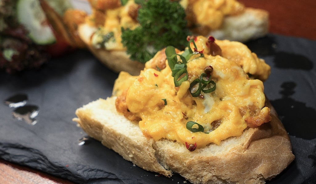Tapas de Portugal’s ovos Mexidos com farinheira