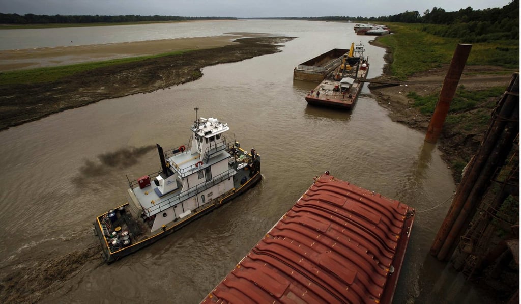 Commerce on the Mississippi River. President Donald Trump wants to invest US$1 trillion to upgrade America's deteriorating infrastructure, but where exactly can this money be found in the current US financial landscape? Photo: Los Angeles Times / TNS