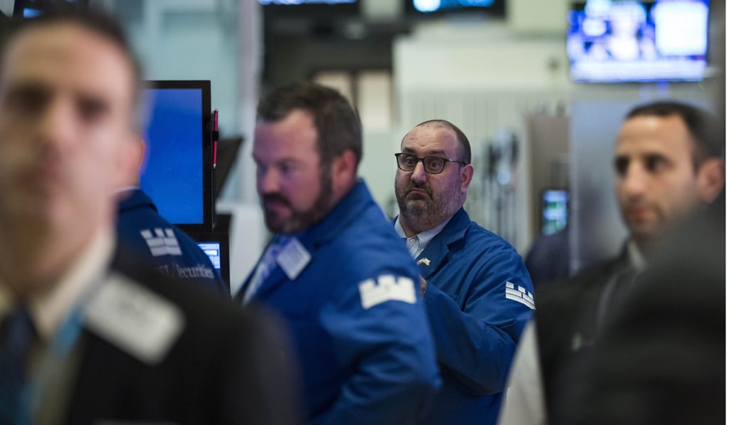 Traders work on the floor of the New York Stock Exchange ahead of the closing bell on June 19. The Dow hit a record peak of 21,528 this week. Photo: AFP
