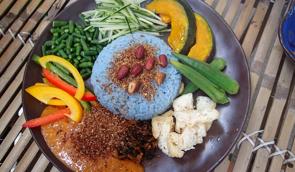 Lala Mamas’ blue rice salad