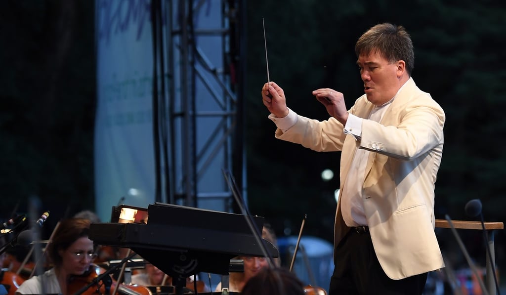 Conductor Alan Gilbert, who is in his final season as New York Philharmonic music director, will move to Hamburg. Photo: AFP