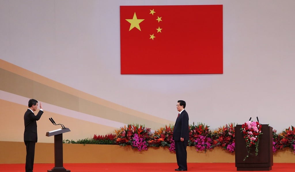 Leung Chun-ying (left) takes oath in front of then-president Hu Jintao in 2012. Photo: Sam Tsang