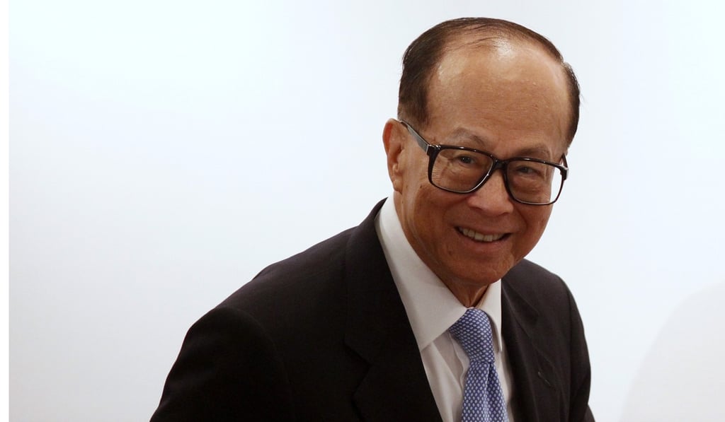 A number of major enterprises have quietly moved to make a deal with tycoon Li Ka-shing to buy his 22-year-old fixed-line telecommunications network business. Photo: Reuters