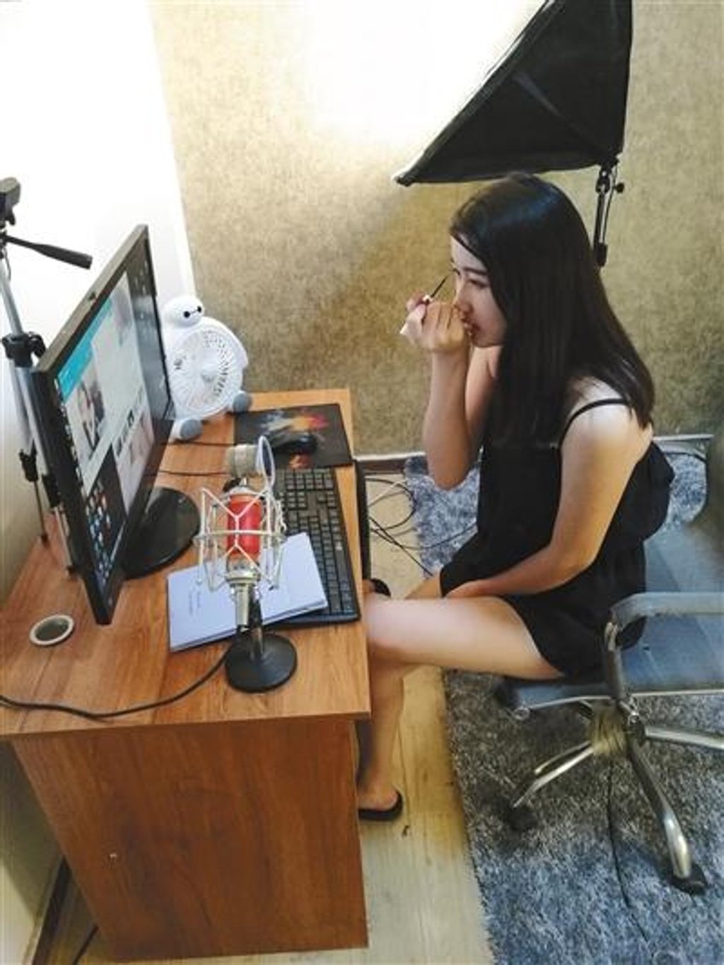 A presenter puts on make-up before a live broadcast. Photo: Handout