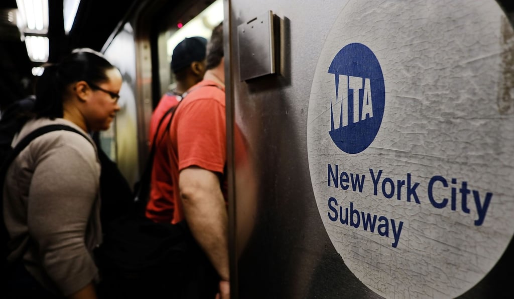 Passengers board a train. Photo: AFP Passengers board a train. Photo: AFP
