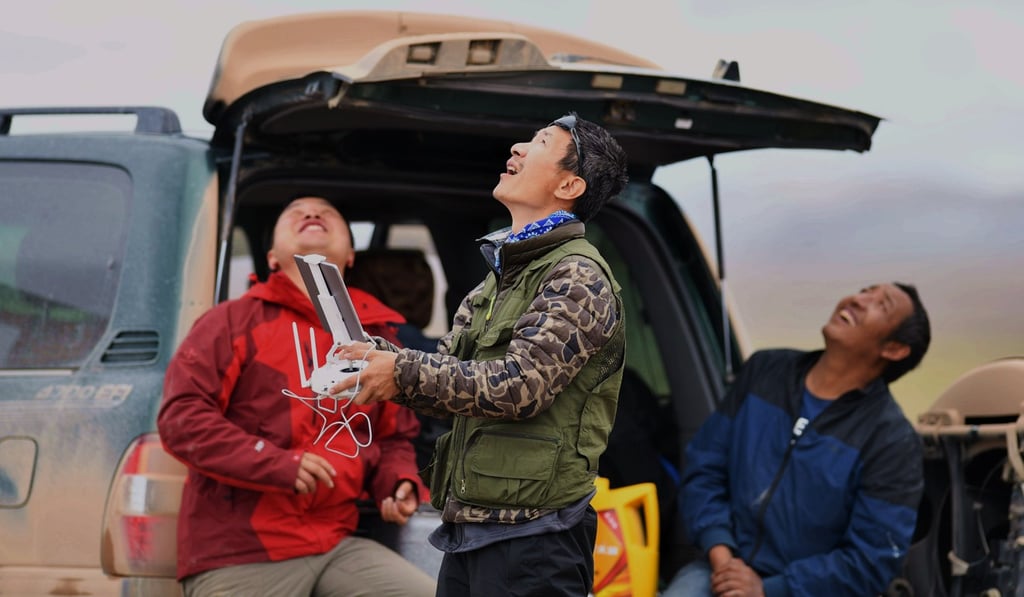Scientists using drones to study the distribution of animals on the Qinghai-Tibet Plateau. Photo: Xinhua Scientists using drones to study the distribution of animals on the Qinghai-Tibet Plateau. Photo: Xinhua