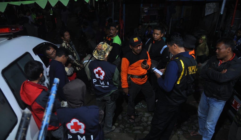 Rescue teams at the scene. Photo: Xinhua