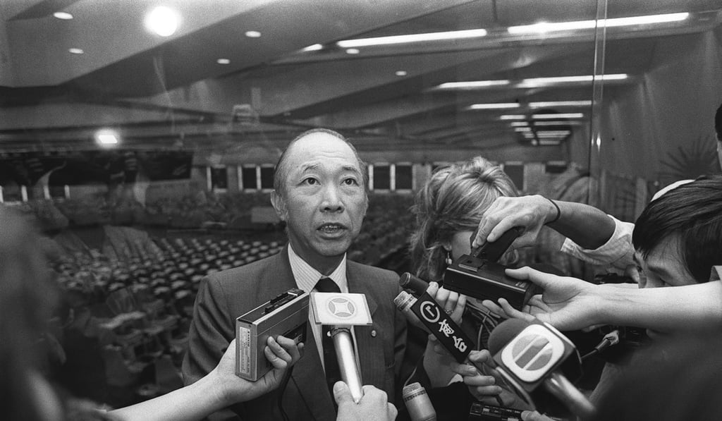 Ronald Li Fook-shiu, chairman of the Hong Kong Stock Exchange, announces the decision of the Exchange Committee to resume trading on October 26 after a four-day closure. Photo: SCMP Pictures