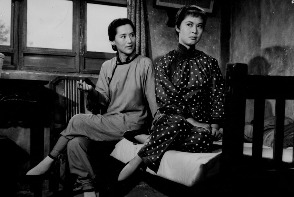 Lin Dai (right) in the film Golden Lotus (1957).