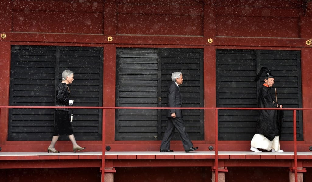 Japan’s Emperor Akihito and Empress Michiko visit the Shizuoka Sengen Shrine. Photo: AFP