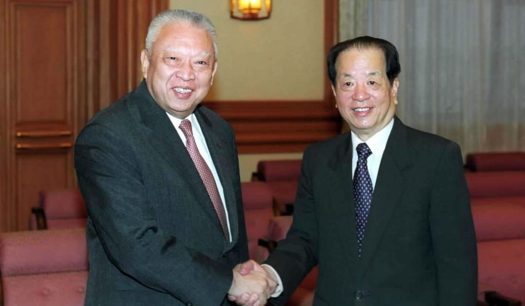 Chinese vice-premier Qian Qichen (right) meets with Tung Chee Hwa, chief executive of the Hong Kong, in Beijing in 2002. Photo: Xinhua