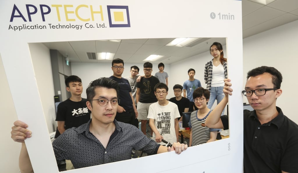 Lee (left) praised Ho (right) for his job performance. Photo: Xiaomei Chen