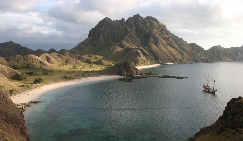 Silolona was the trendsetter for this kind of luxury charter, exploring remote areas of Indonesia.