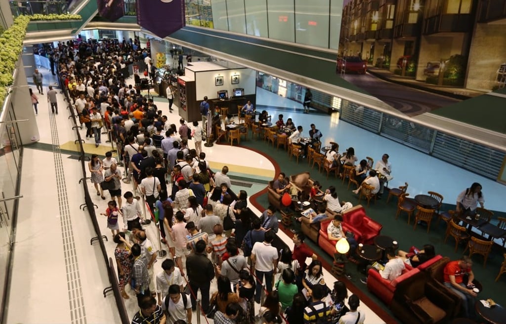 Long queues of potential buyers such as this line for Cheung Kong’s Ocean Supreme apartment complex have turned Hong Kong’s two biggest developers into the biggest winners amid the city’s record residential prices. Photo: SCMP/Xiaomei Chen