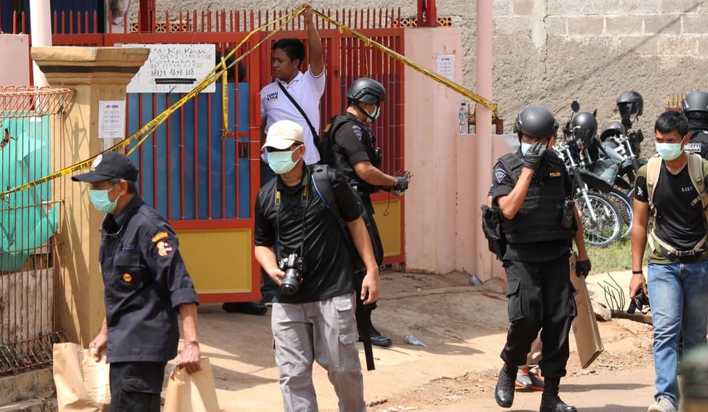 Indonesian police examine a boarding house where a 3kg bomb encased in a pressure cooker was discovered in Bekasi, West Java in December . Photo: AFP