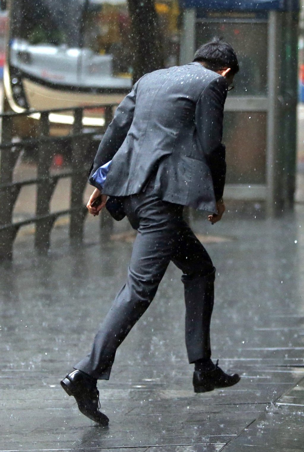 Heavy downpour of rain and darkness for Hongkongers on June 16, 2016 in Central. Photo: Sam Tsang