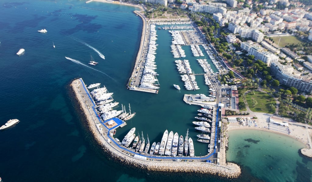 Cannes Yachting Festival celebrates its 40th year in elegant, luxurious surroundings in the sparkling bay of Cannes.