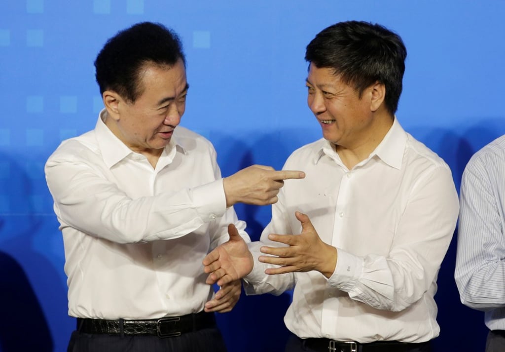 Wanda’s founder and chairman Wang Jianlin (left) and Sunac’s founder and chairman Sun Hongbin (right) at their signing ceremony in Beijing on July 19. Photo: REUTERS
